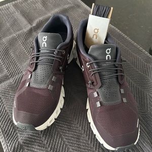 Woman’s ON Cloud 5 size 9 like new